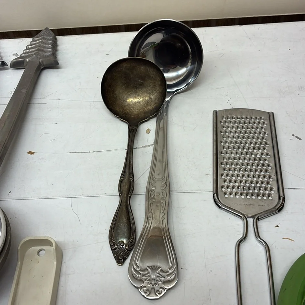 Lot of Kitchen Utensils Serving Spoons Ladle Pampered Chef Spoon Holiday Servers